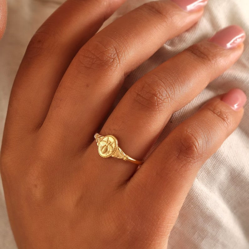 Light-luxury Seal-ring Shape Ring Fashionable Everyday Minimalist