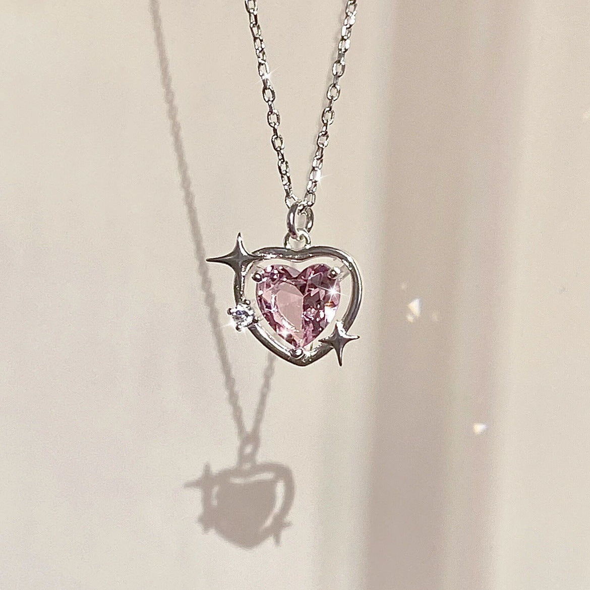 Light-luxury Versatile Clavicle Necklace With A Pendant