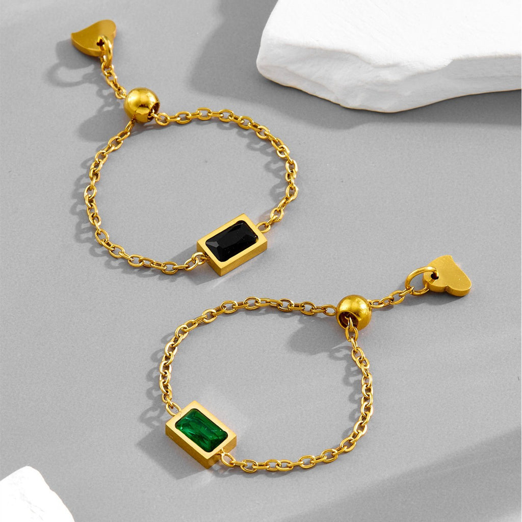 Fashionable And Elegant Green Square-cut Diamond Ring